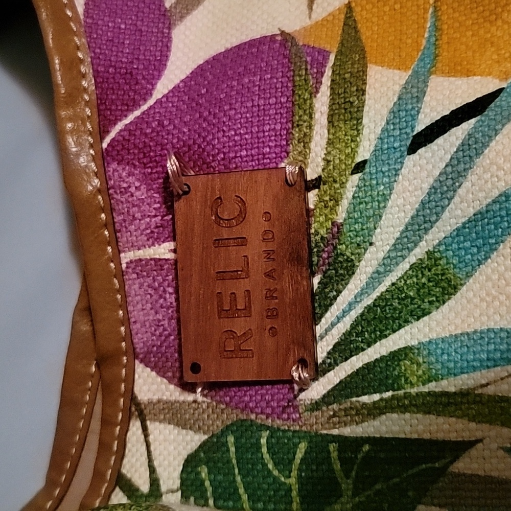 Relic Shoulder Bag - Picture 3 of 12